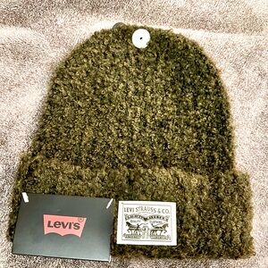 Levi’s cuffed toque